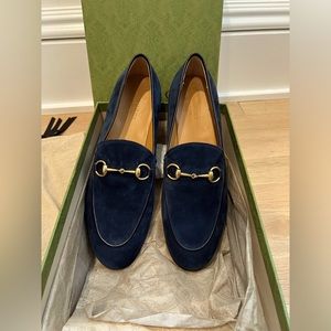 Women’s Gucci Jordaan suede navy loafer NWT